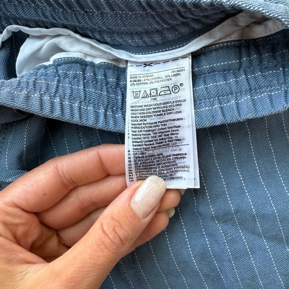 Banana Republic Women’s blue drawstring shorts size S - Picture 4 of 7